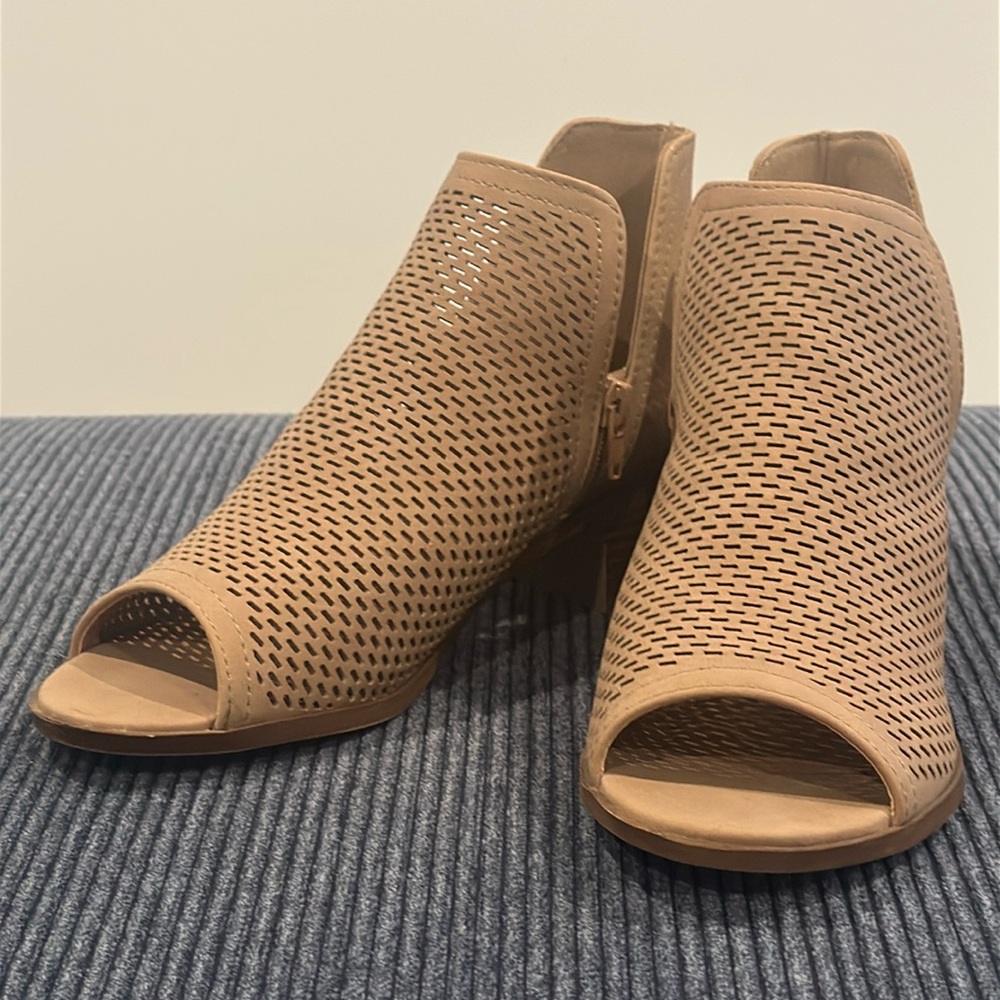 Unr8ed shoes